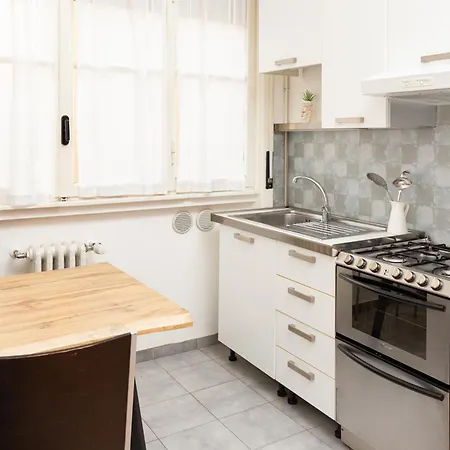 Artstay - Apt Garibaldi Tower, Near Metro Station M5, M2 Apartmán